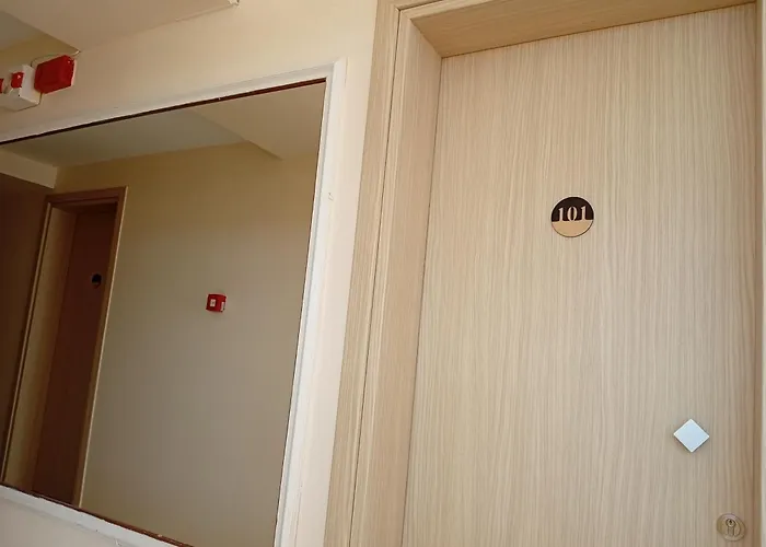 Leonidas & מלון העיירה קוס