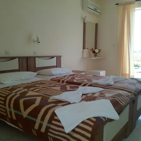 Leonidas & Hotel 2*