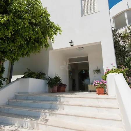 Leonidas & Hotel