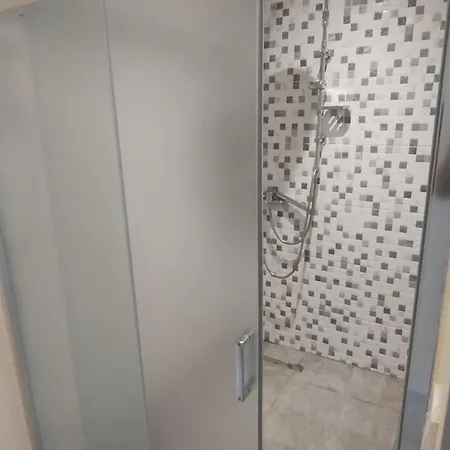 Hotel Leonidas & 2*