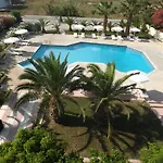 Leonidas Hotel&studios 2*