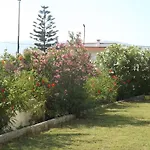 Leonidas Hotel&studios Hotel