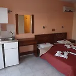 Leonidas Hotel&studios Hotel