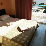 Leonidas Hotel&studios 2*