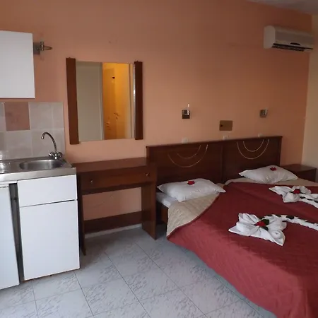 Leonidas & Hotel