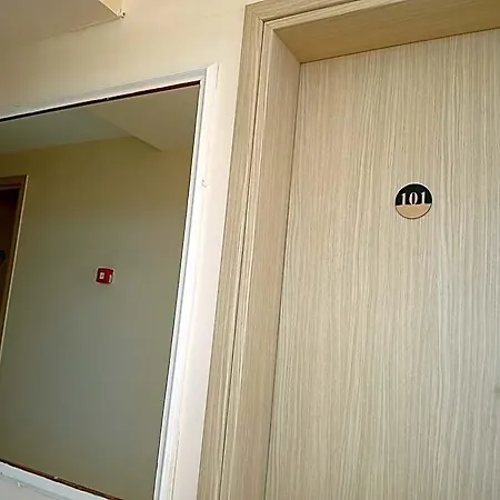 Otel Leonidas &
