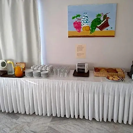 Otel Leonidas & 2*