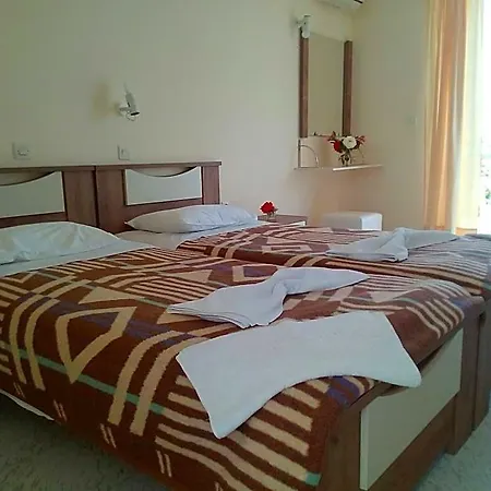 Otel Leonidas & 2*