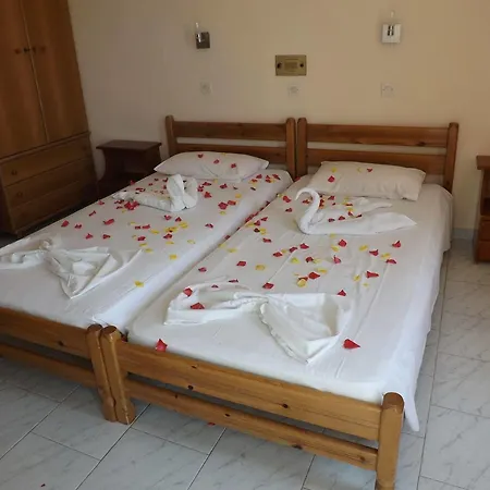 Leonidas & Hotel 2*