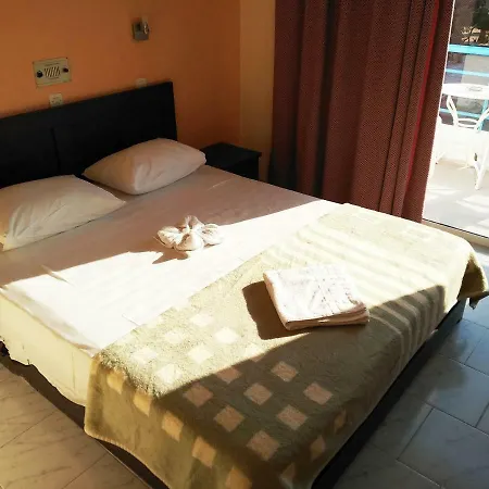 Leonidas & Hotel