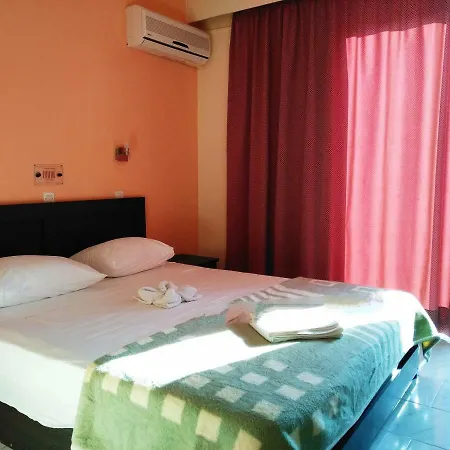 Leonidas & Hotel 2*