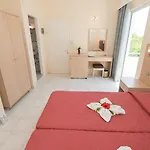 莱昂尼达斯酒店及一室公寓 2*