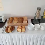 莱昂尼达斯酒店及一室公寓 2* 科斯镇