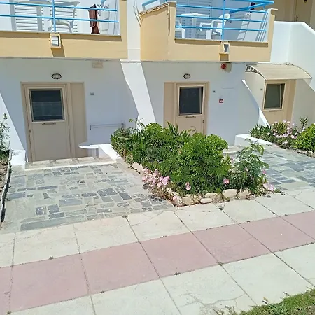 Leonidas Hotel&studios