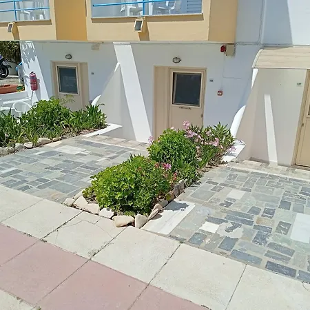 Hotel Leonidas & 2*