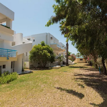 莱昂尼达斯酒店及一室公寓 2*