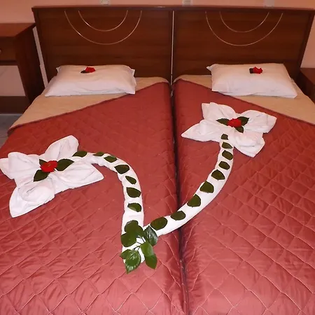 Hotel Leonidas & 2*