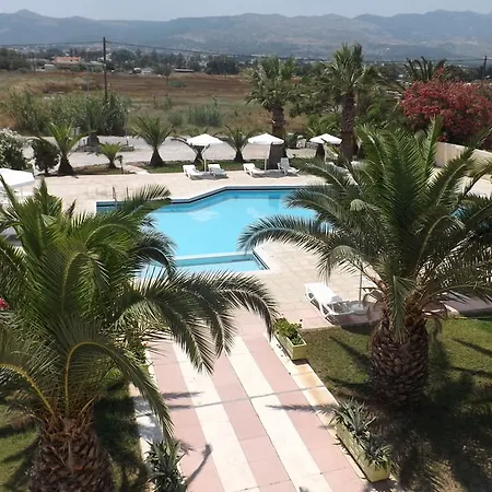 莱昂尼达斯酒店及一室公寓 2* 科斯镇