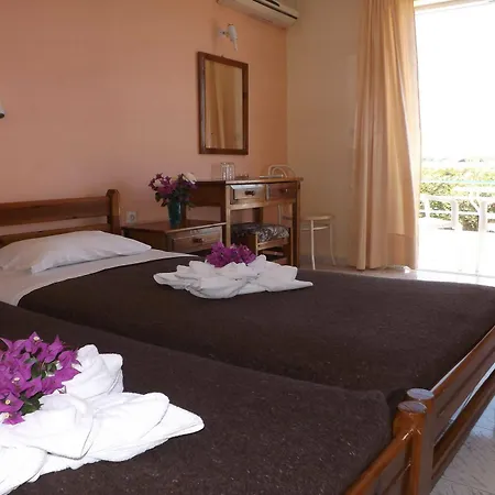 莱昂尼达斯酒店及一室公寓 酒店 2*