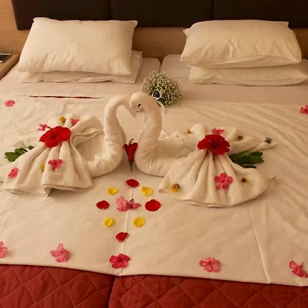Leonidas & Hotel 2*