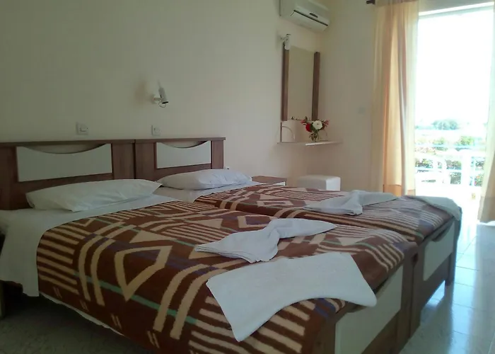 Leonidas Hotel&studios Hotel 2*