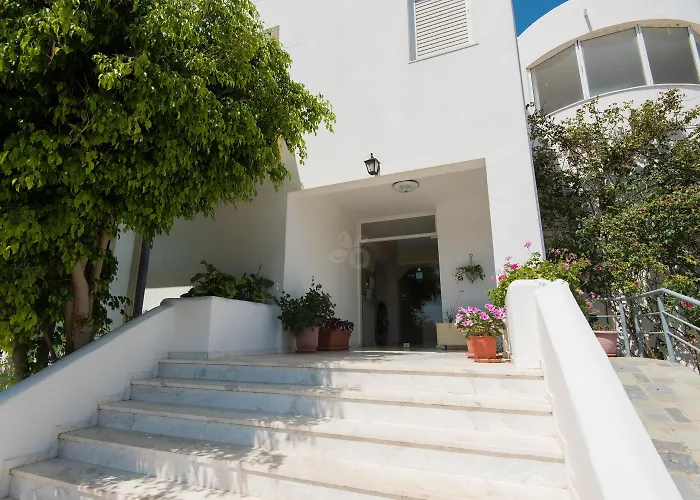 Leonidas Hotel&studios Hotel