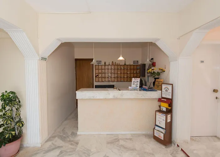 Leonidas Hotel&studios 2*