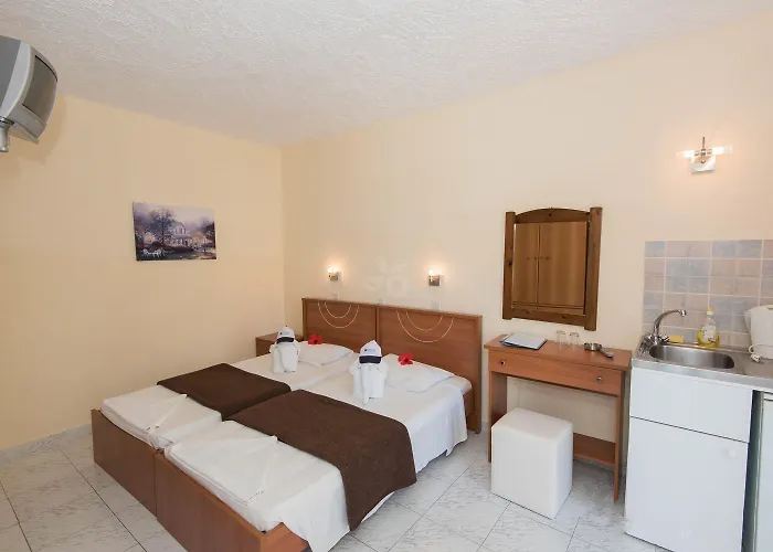 Leonidas Hotel&studios Hotel