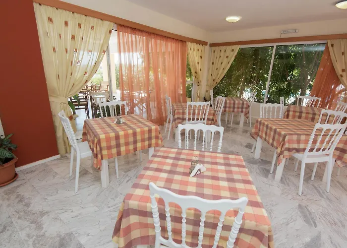 Hotell Leonidas & 2*