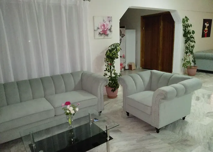 Leonidas Hotel&studios Hotel 2*