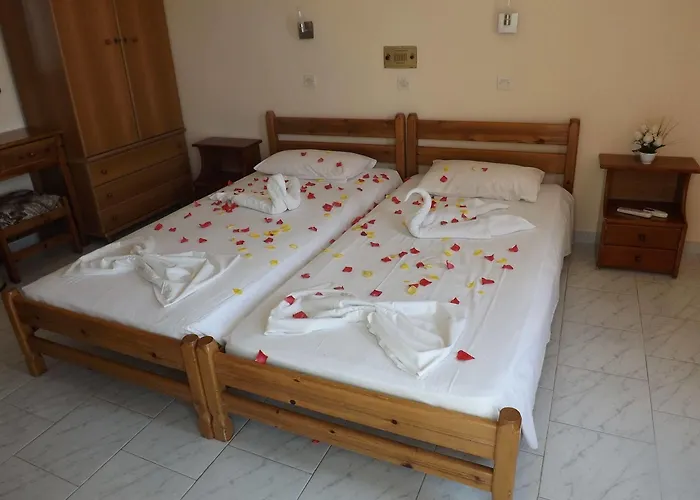 Leonidas Hotel&studios Hotel 2*