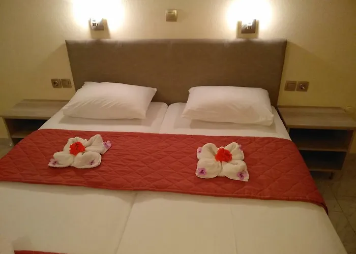 Leonidas & Hotell 2*